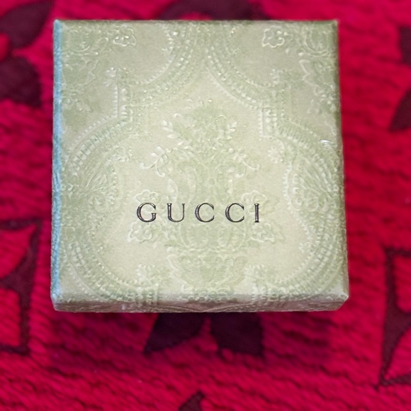 Gucci Faux Pearl Loved Palm Ring - Picture 5 of 13